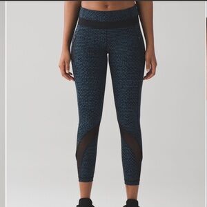 Lululemon Inspire Tight II
Shatter Weave Desert Teal Alberta Lake / Black